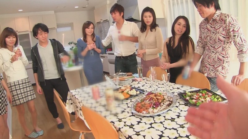 [無料閲覧] [フル・エロ動画紹介]【闇落ち40歳主婦の記録】これもコンプラ違反！？不純異性交流パーティを主催した40歳結婚15年ムスコ3人の主婦、意中のセクメンと昼間のNTR不倫h_1724a025b00004